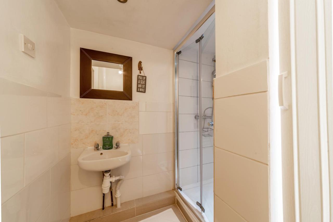 Stylish 3-Bed Terraced House With Wi-Fi Διαμέρισμα Τσάταμ Εξωτερικό φωτογραφία